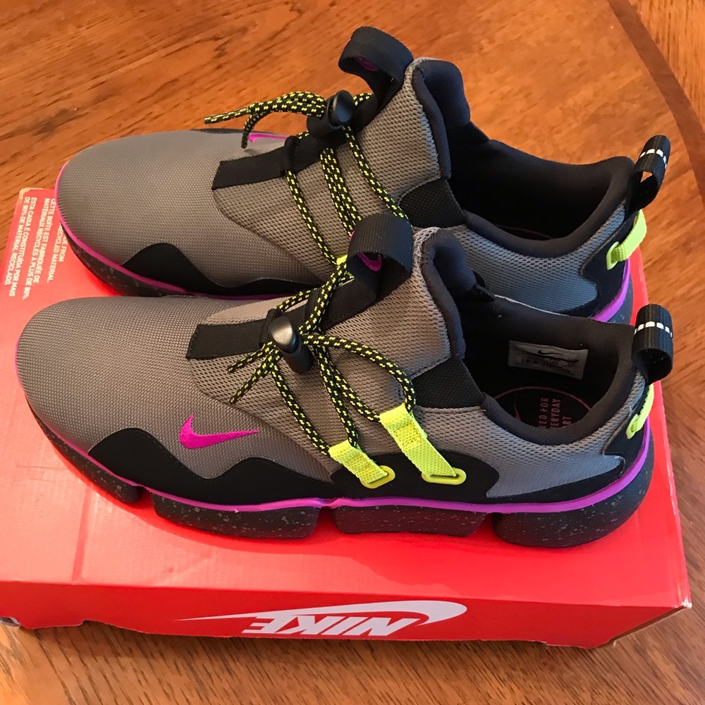 Men’s Nike PocketKnife DM Size 11 HyperVioletBlack